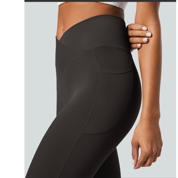 Halara Softlyzero Crossover Pocket Plain Leggings-UPF50+ Black - Sz M - Picture 5 of 7